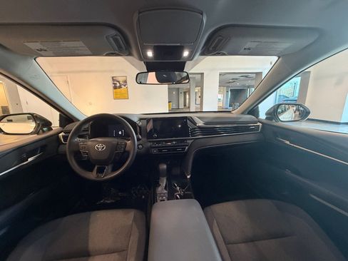 Used 2025 Toyota Camry LE image 32