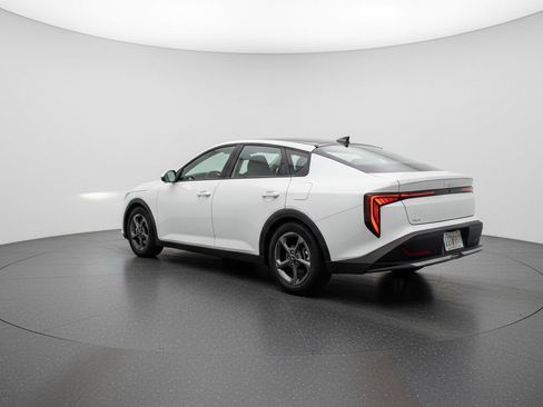 Used 2025 Kia K4 LXS image 6