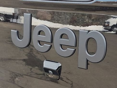 Used 2025 Jeep Gladiator Sport image 33