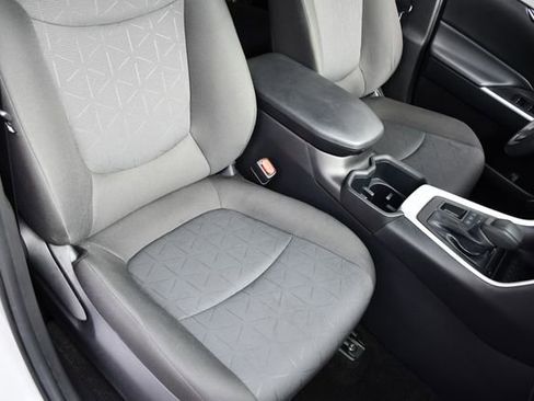 Used 2025 Toyota RAV4 XLE AWD/4WD image 28