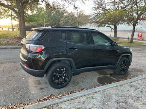 Used 2023 Jeep Compass Altitude image 5