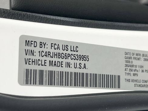 Used 2023 Jeep Grand Cherokee Limited w/ Luxury Tech Group II image 31