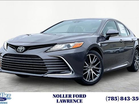 Used 2023 Toyota Camry XLE image 1