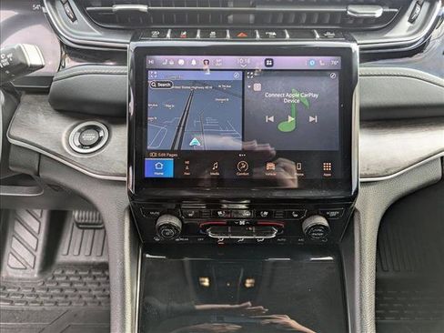 Used 2024 Jeep Grand Cherokee L Limited w/ Luxury Tech Group II image 15