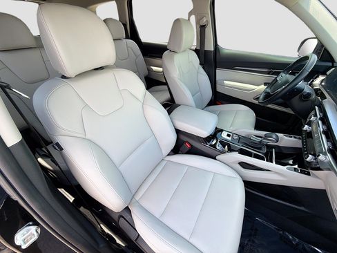 Used 2024 Kia Telluride S FWD image 13