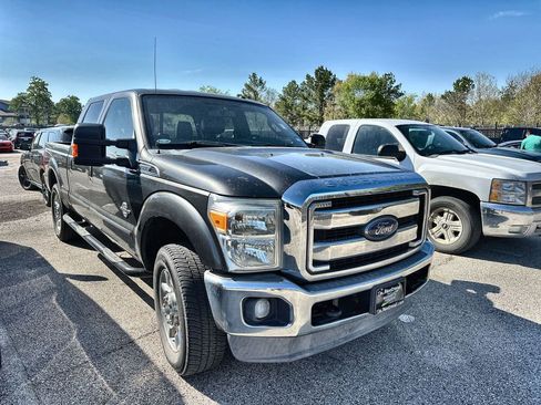 Used 2016 Ford F250 Lariat w/ Lariat Interior Package image 3