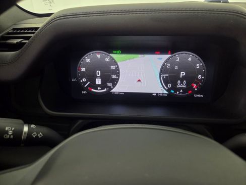 Used 2025 Land Rover Defender 130 X-Dynamic SE image 15