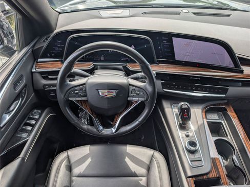 Used 2023 Cadillac Escalade Luxury AWD/4WD image 20