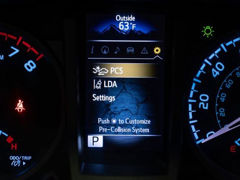 Used 2019 Toyota Tacoma TRD Sport w/ Technology Package image 19