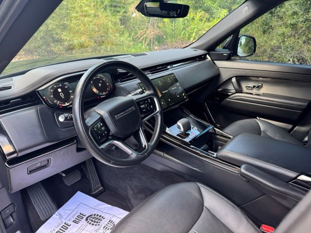 Used 2025 Land Rover Range Rover Sport SE AWD/4WD image 9
