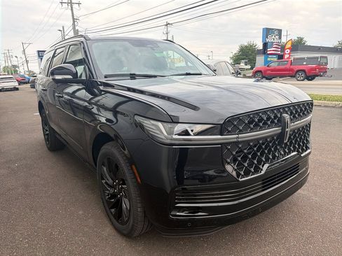 New 2026 Lincoln Navigator Reserve AWD/4WD image 4