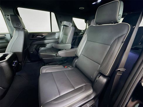 Used 2025 GMC Yukon Elevation AWD/4WD image 14