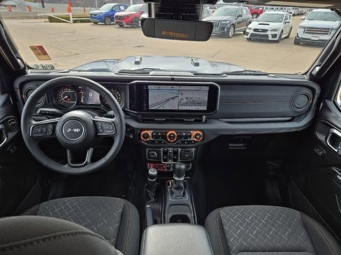 Used 2025 Jeep Gladiator Mojave w/ Safety Group image 15