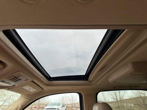 Used 2011 Cadillac Escalade ESV Premium image 25