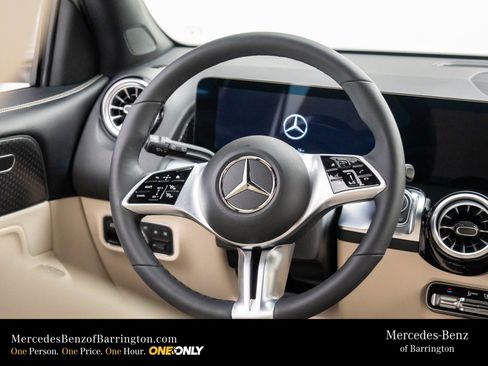 New 2025 Mercedes-Benz GLB 250 4MATIC image 12