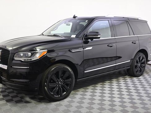 Used 2024 Lincoln Navigator Reserve AWD/4WD image 2