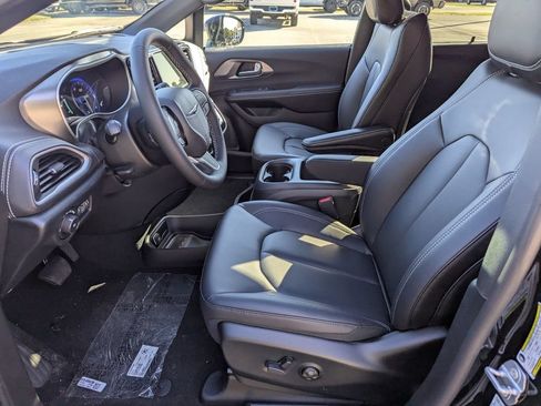 New 2026 Chrysler Pacifica Select FWD image 14