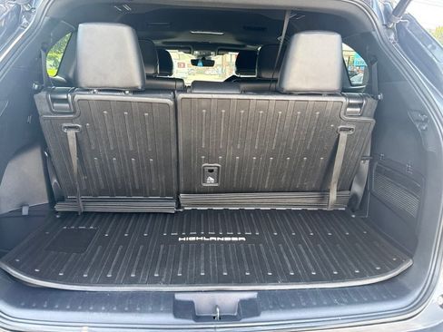 Used 2022 Toyota Highlander XSE AWD/4WD image 9