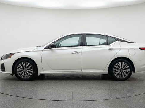 Used 2025 Nissan Altima 2.5 SV FWD image 5