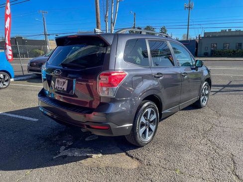Used 2018 Subaru Forester 2.5i Premium w/ All-Weather Package image 5
