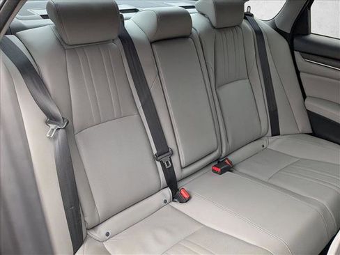 Used 2018 Honda Accord Touring image 18