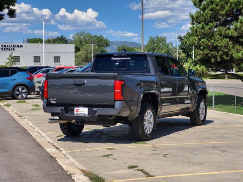 Certified 2025 Toyota Tacoma SR5 AWD/4WD image 4