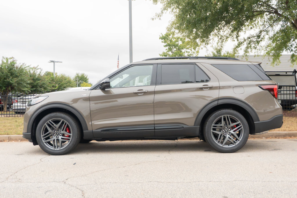New 2027 Ford Explorer ST-Line w/ Premium Package RWD image 18