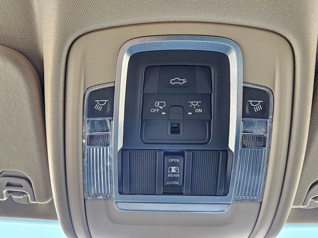 Used 2019 RAM 1500 Laramie AWD/4WD image 32