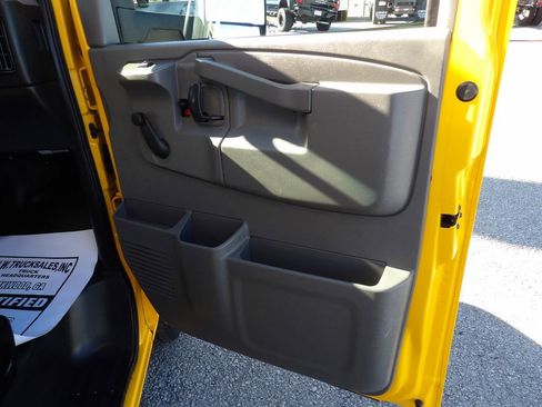 Used 2017 GMC Savana 3500 Extended image 23