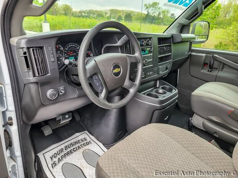 Used 2025 Chevrolet Express 3500 LT w/ LT Preferred Equipment Group RWD image 9