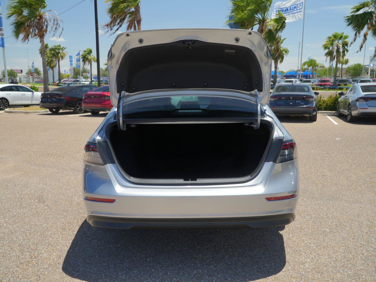 Used 2025 Honda Accord SE image 12