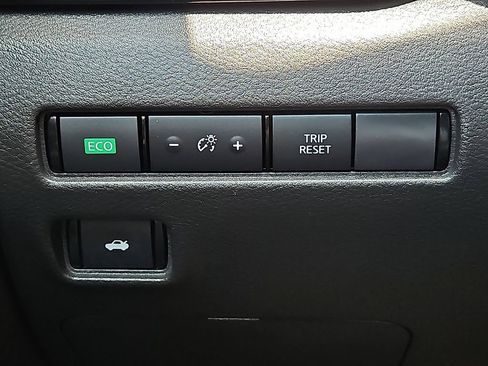 Used 2024 Nissan Sentra SV FWD image 23
