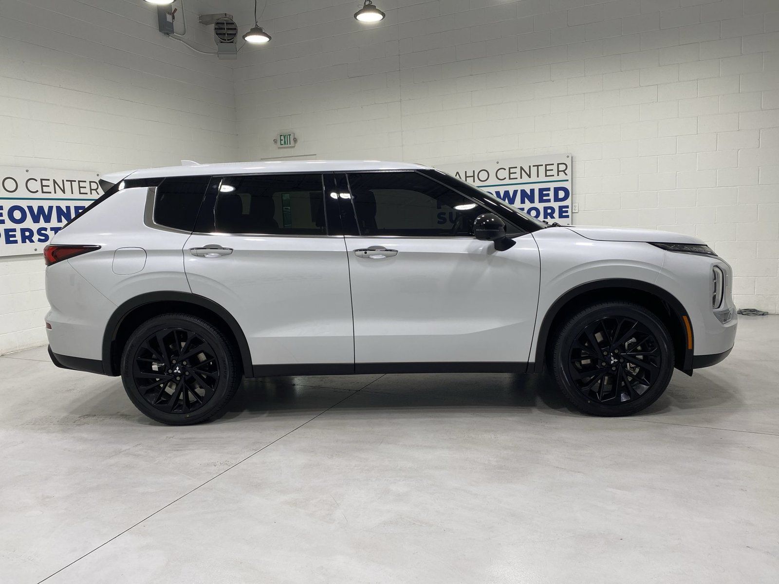 Used 2024 Mitsubishi Outlander SE Black Edition AWD/4WD image 9