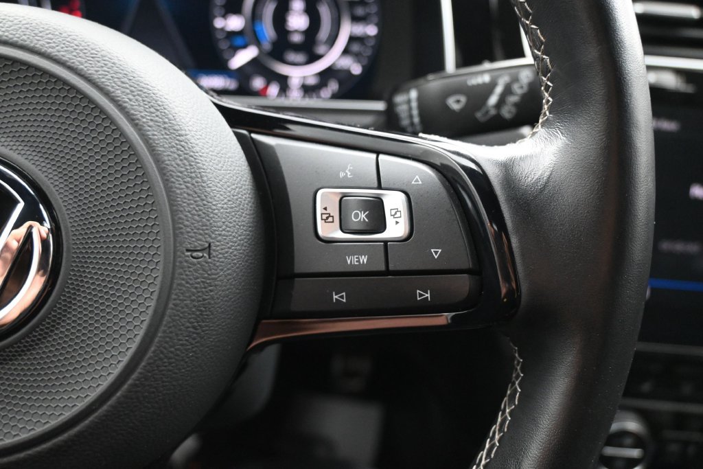 Used 2019 Volkswagen Golf R 4-Door AWD/4WD image 21