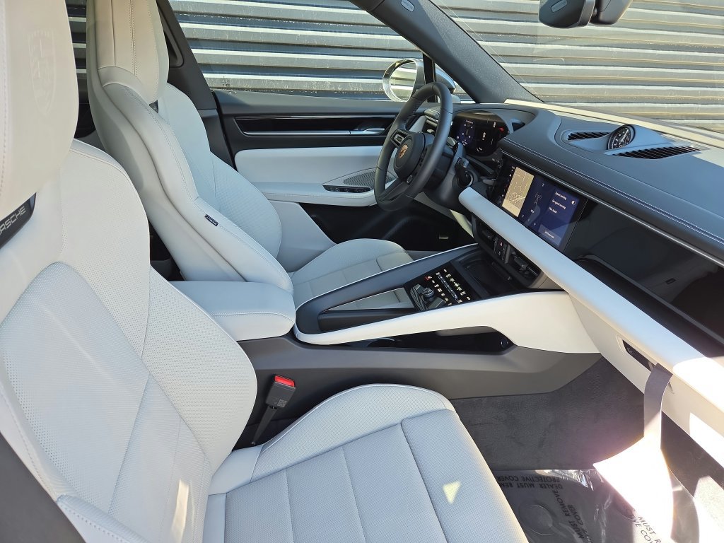 Certified 2026 Porsche Macan 4 Electric AWD/4WD image 18