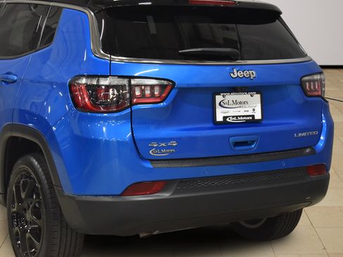 Used 2025 Jeep Compass Limited AWD/4WD image 29
