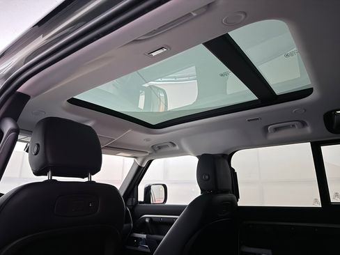 Used 2020 Land Rover Defender 110 First Edition image 24