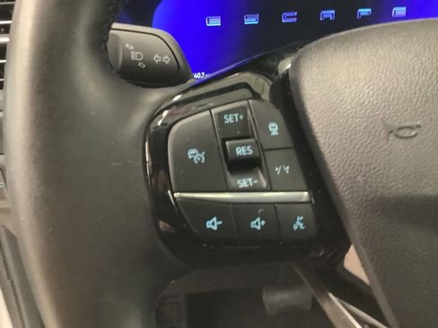 Used 2025 Ford Escape Platinum w/ Premium Technology Package AWD/4WD image 22