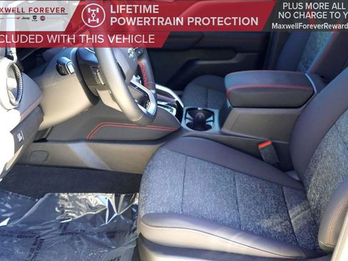 Used 2024 Chevrolet Colorado Z71 w/ Z71 Convenience Package 2 image 9