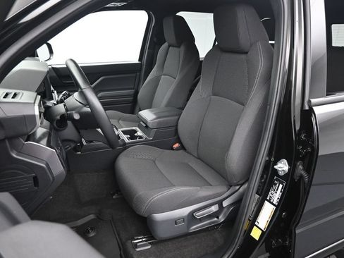 Used 2025 Toyota 4Runner SR5 AWD/4WD image 18