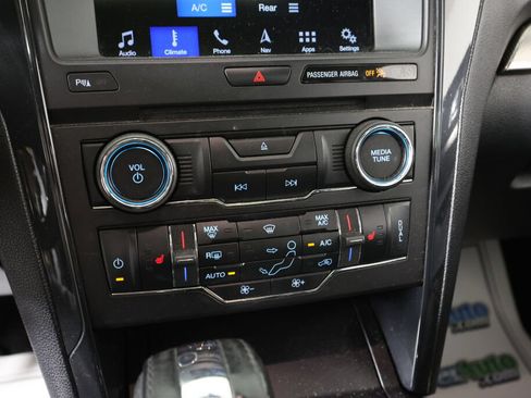 Used 2018 Ford Explorer XLT w/ Equipment Group 202A AWD/4WD image 37