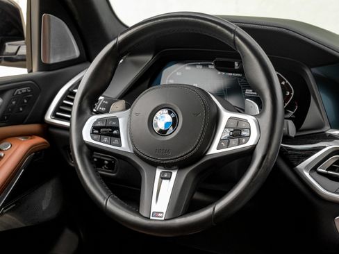 Used 2021 BMW X7 M50i w/ Dynamic Handling Package AWD/4WD image 16