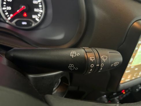 Used 2023 Jeep Renegade Latitude AWD/4WD image 62