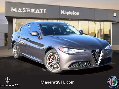 Used 2018 Alfa Romeo Giulia AWD image 1