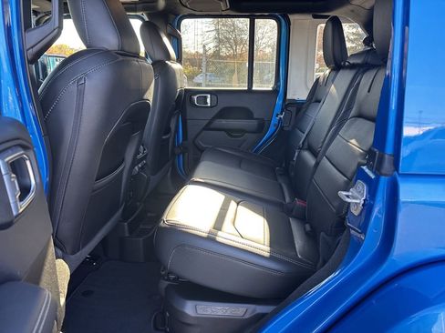 Used 2022 Jeep Wrangler Unlimited Sahara w/ Cold Weather Group image 14