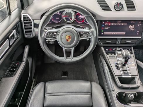 Used 2022 Porsche Cayenne AWD/4WD image 16