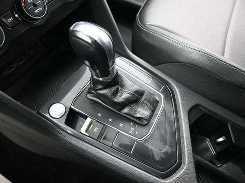 Used 2019 Volkswagen Tiguan SE w/ Panoramic Sunroof Package FWD image 15