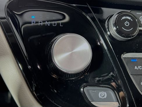 Used 2024 Chrysler Pacifica Touring-L image 24