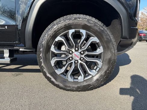 New 2026 GMC Canyon Denali image 9