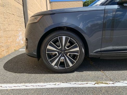 New 2025 Land Rover Range Rover SE image 9